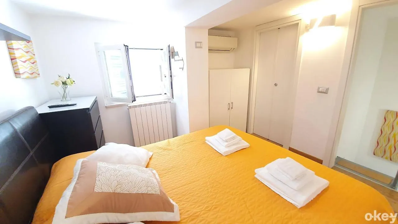 Garden House - Casa Vacanze Bari 0*,  Italia